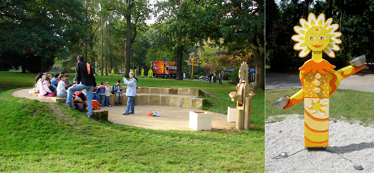 Parlament mit Waage (Amphitheater: Sandstein, Kies; Waage: Spielzeug-Figur aus Holz, Acrylbemalung)